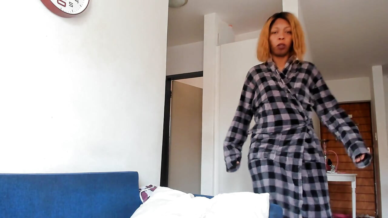 Stepmom oders stepson solo role-play