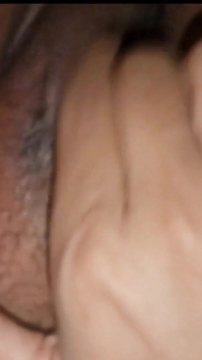 Meia-irmã Nadiya é surpreendida pelo pau grande de seu meio-irmão e ele fode sua buceta grande enquanto eles estão sozinhos em casa | Clipe 3