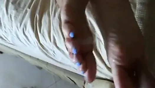 jerking off onto blue toes ansd soles