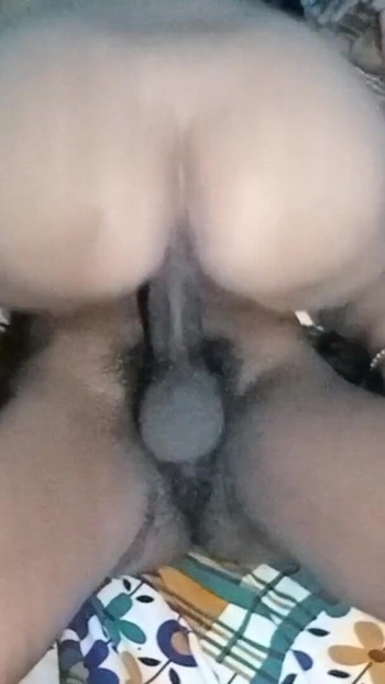Napínavý okamžik z "Indický Devar Bhabhi Energický konečně vybuchl bhabhi zadek."