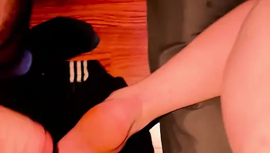 Seksi ayaklı ateşli evli kızıl saçlı kadın arkadan büyük bir büyük zenci alıyor.