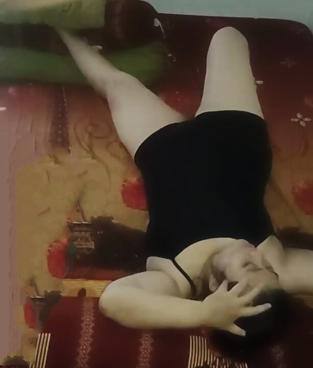 ( part 1 ) istri yang nakal ingin di massage sama lelaki berkulit gelap