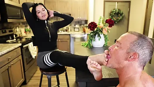 Füße des fitness-kükens nach dem aerobem unterricht!