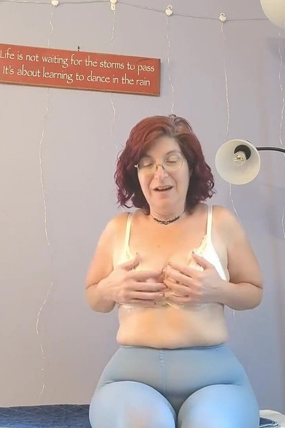 MILF Sunday Tights
