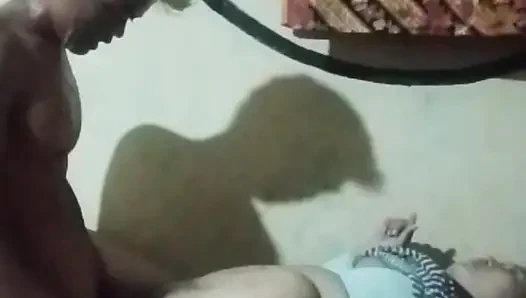 Adik tiri datang ke rumah