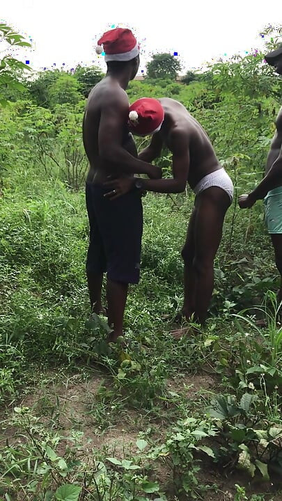 มาราธอนเย็ดนอกอาคารในวันส่งท้ายปีเก่า