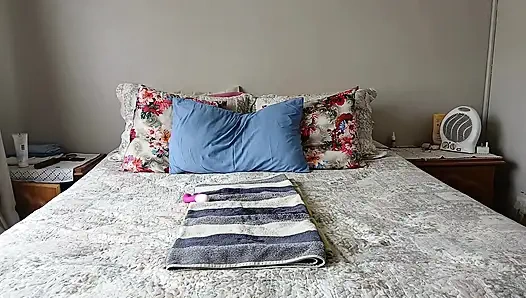 Tante seksi dengan toket besar yang lagi sange pengen kamu entot memeknya sampai muncrat!