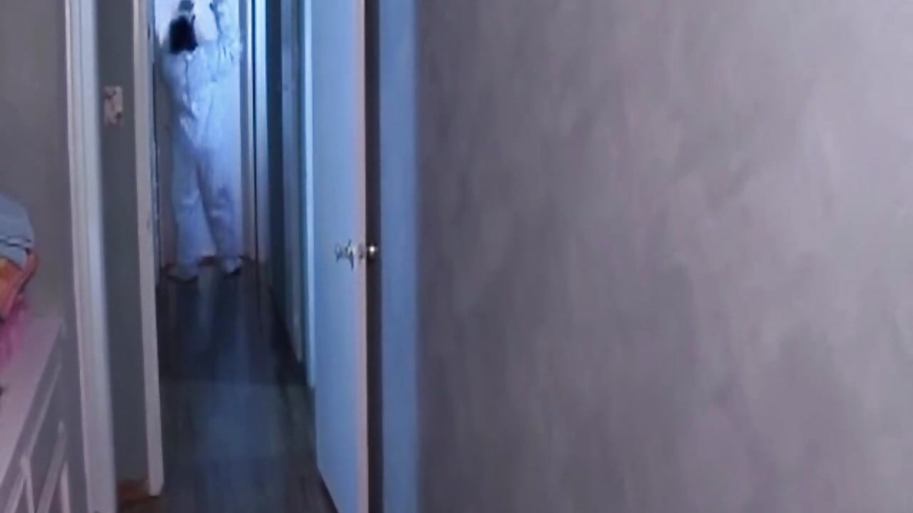 Madura morena milf cavalga brinquedo peludo com Baba