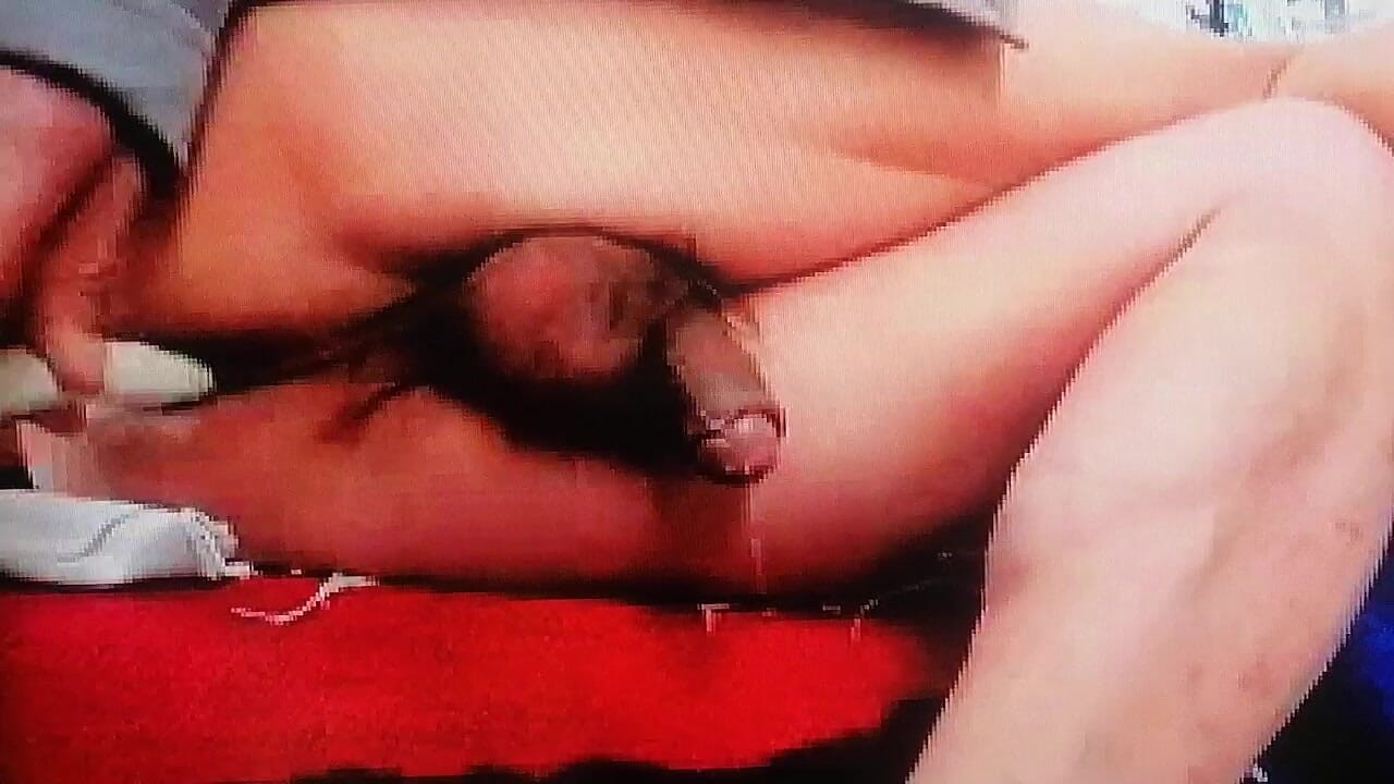Det siler til meg. kuken min siler av hvor kåt jeg er, jeg liker å putte ting inni meg.. selvsagt, veldig forsiktig.