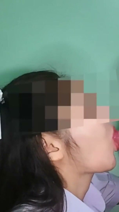 Estudante tailandesa do ensino médio mamando | Gozada na boca | Clipe 1