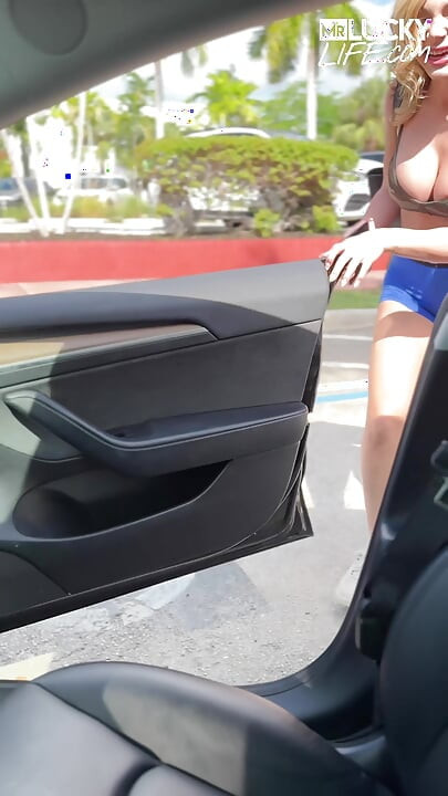 자지를 빨고 따먹히는 거유 밀프