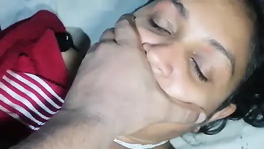 Ep5 Desi stiefmutter hat die kamera von stiefsohn gefunden und sie strippt