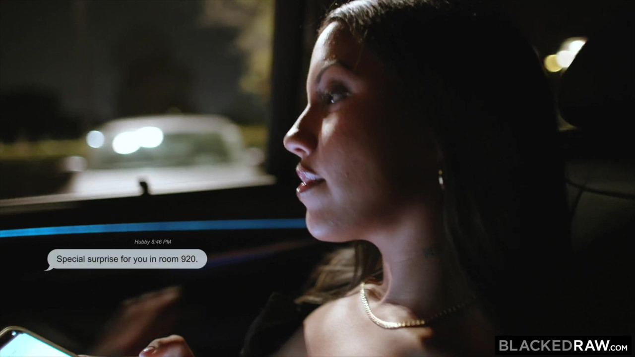 BLACKEDRAW コック好きの可愛いニーナ・ホワイトが誕生日にBBCのサプライズをプレゼント