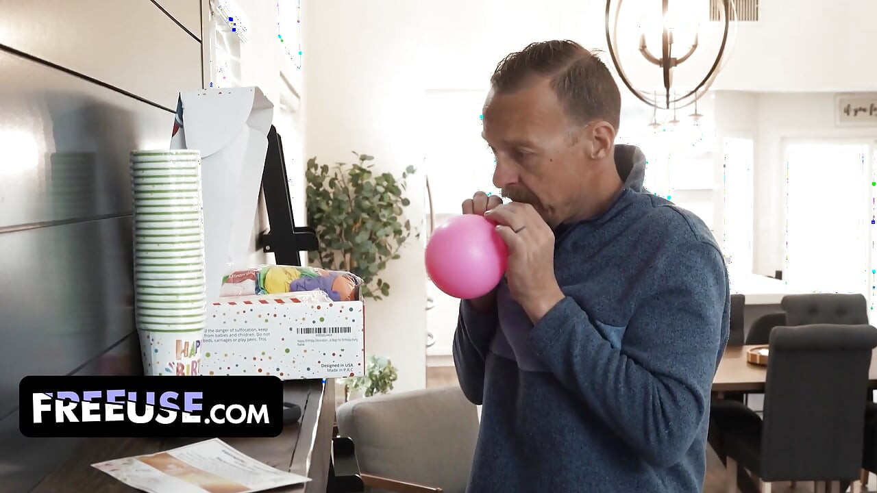 River Lynn Dares Rion King to Stay Quiet While Her Dad Walks Around