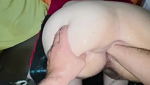 Anal eğitimle her şey mümkün, bu yüzden göt deliğim çok geniş ve gevşek