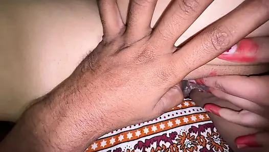 Ateşli seksi evli kadın video çektikten sonra sikiliyor