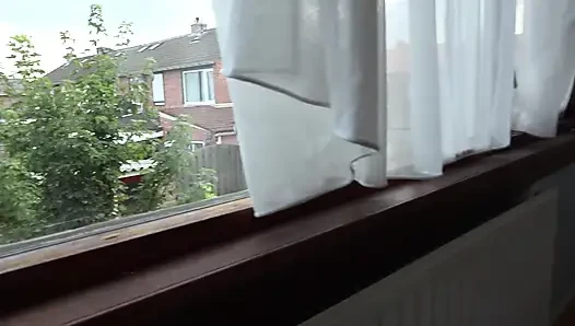 Genç emlakçı boş evde sikiliyor