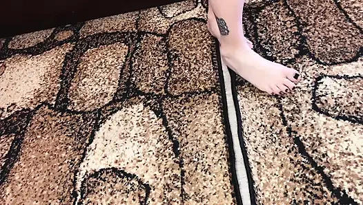 Фут-фетиш с кроссовками, носок и босые ступни / Sfw