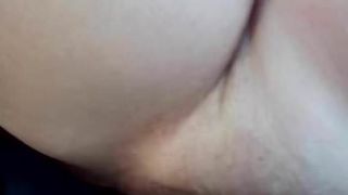 Sexy rubia cumwhore chupa y folla mear en la boca