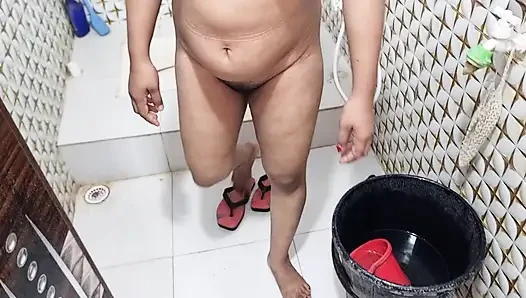 Bangladeschisches mädchen rasierte ihre muschi und ihre achselhöhle.