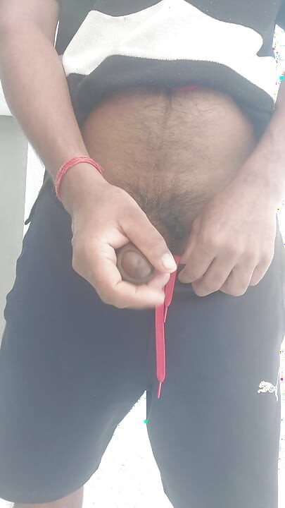 Aaj Chht Pe Gaye Dekhe Aunti Ka Beti Chhat Pe Kapra Fela Rari thi ham use dekha to pani nikal gaya  mera