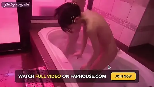 Schlanke schönheit abgeschleppt, perfekte abs und taille, hochsensible muschi führt zu rohem sex und creampie-finish