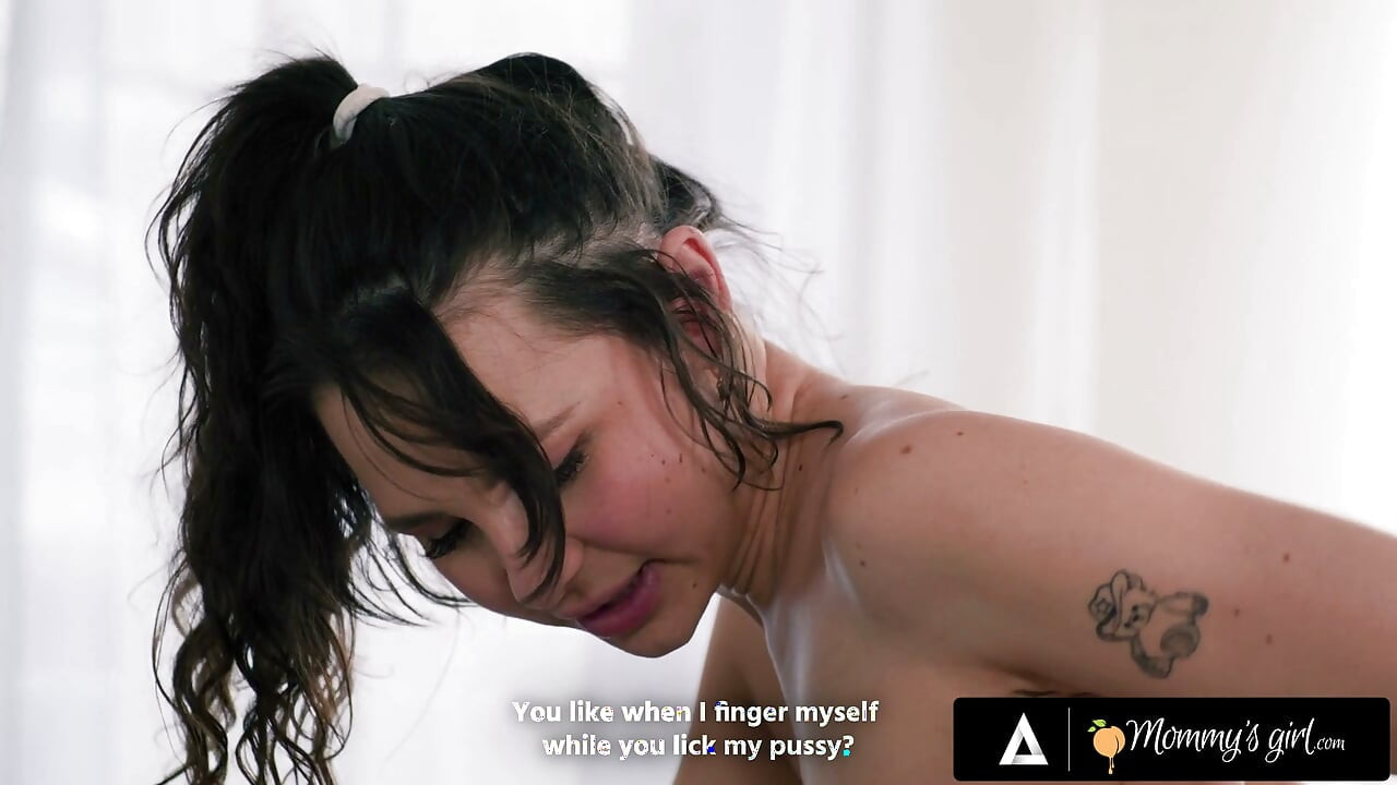 MOMMY'S GIRL - MILF Lexi Luna Keeps Staring At Stepdaughter Liz Jordan's Ass - ENGLISH SUBTITLES