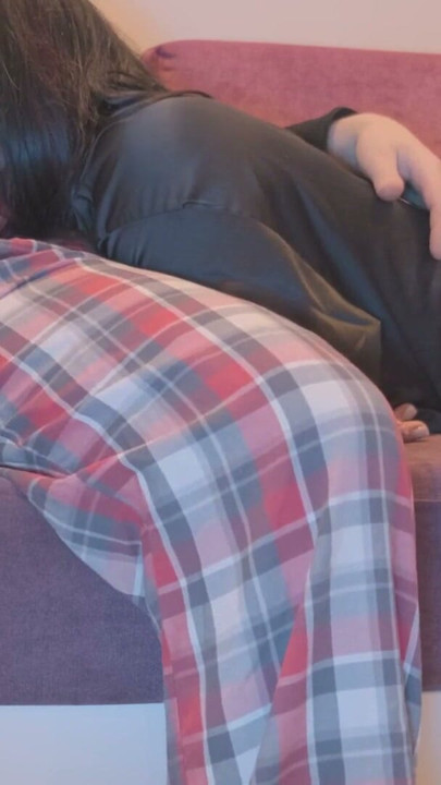 Stepmommy & Stepson. Stepson fucked me hard in the mouth deep in the mouth, thinking that I do not know | Clip 1