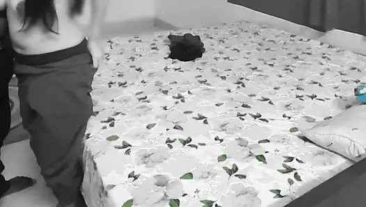 Madhumita erkek arkadaşını çok yakın bir şekilde çok romantik bir videoya bayılıyor - üvey erkek kardeşi ve üvey kız kardeşiyle seks