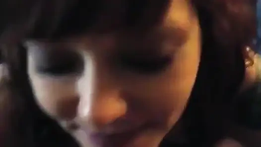 Татуированная щекотка глубоко заглатывает Mike