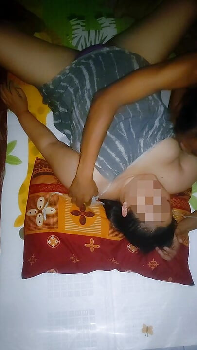 신체가 예민합니다. 그녀는 오랫동안 남편과 함께 있지 않았습니다.