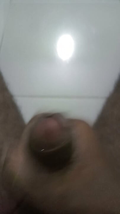মজার জন্য হস্তমৈথুন করা।