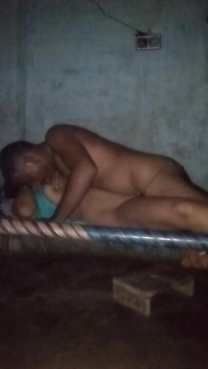 Bhabhi ne rat me chudai ki chut me mal dalbaya