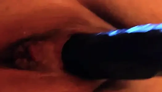 Ngentot nenek bigpussy dengan dildo tebal membuat lubang pantatnya terbuka lebar