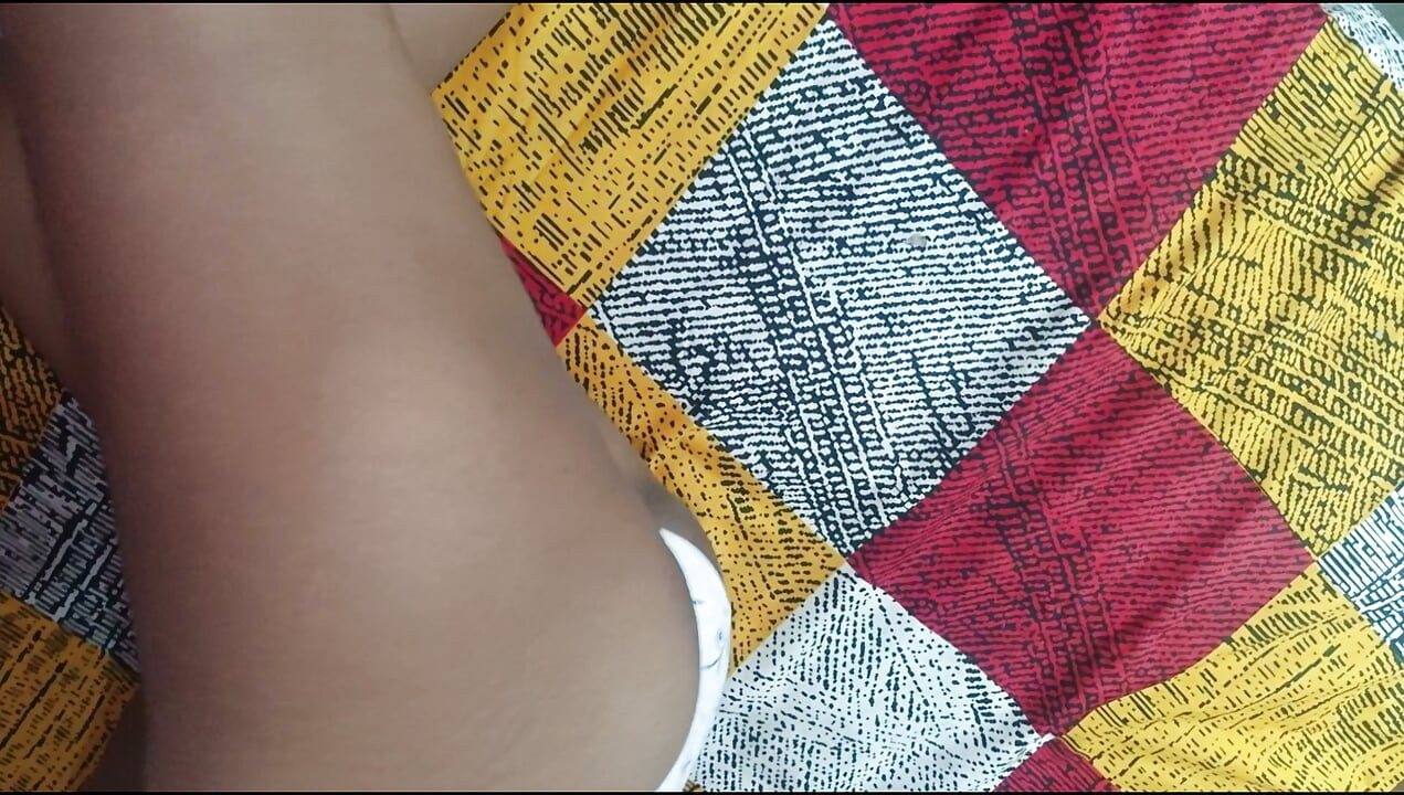 After sucking the rent of an old lover because of the hair in his girlfriend's pussy, he got pleasure, Hindu Bhabhi Anita