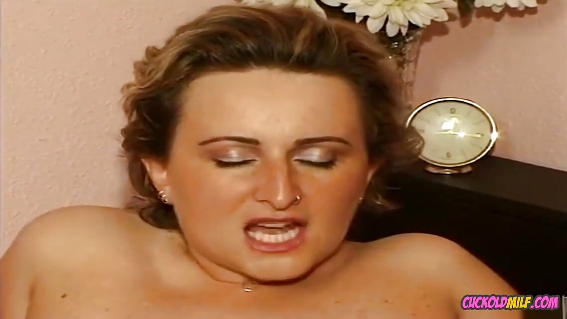MILF cuckold - isteri yang bercurang