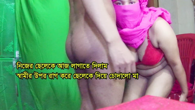 Look at my stepsister sucking my penis with her big lips, she almost made me cum.