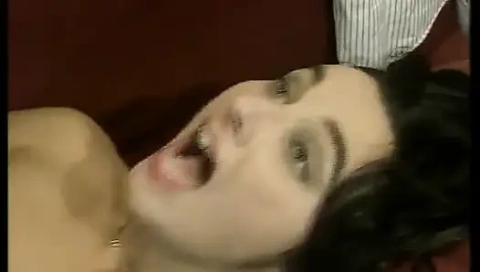 Büyük memeli mükemmel Alman sarışın üzerlerine 4 boşalma