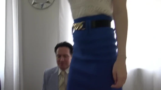 Nylon Muschi Lecken Im Büro!