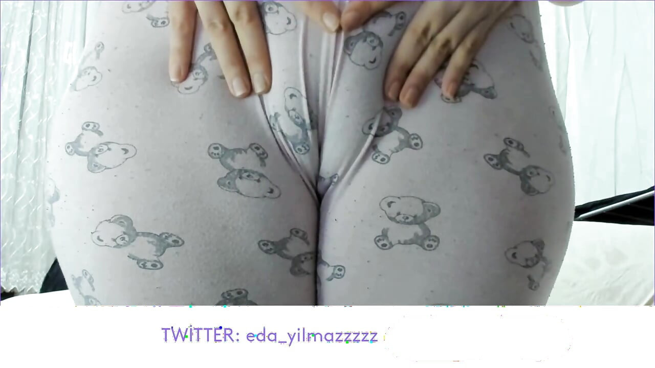 CAMELTOE- MASTURBATE WITH PAJAMAS- RUBBING PUSSY WITH PAJAMAS