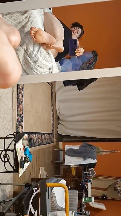 הרגליים הסקסיות שלי אוהבות לשחק