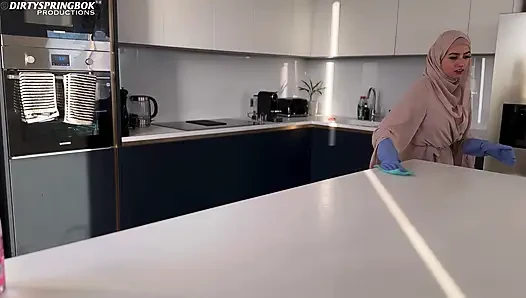 Aç Müslüman kız büyük zenci yarağıyla çabucak sikiyor