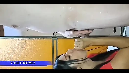 At the Gym I Give My Stepfather a Great Blowjob While the Trainer Is Watching Us ( Casero Real)
