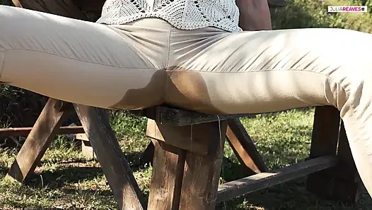 Beim gehen piss ich im freien in meine hosen
