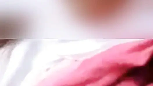 Жена соседа Sange показывает свою натуральную большую