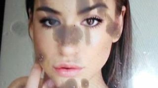 Ex-namorada loira gozando em um enorme chuveiro de porra