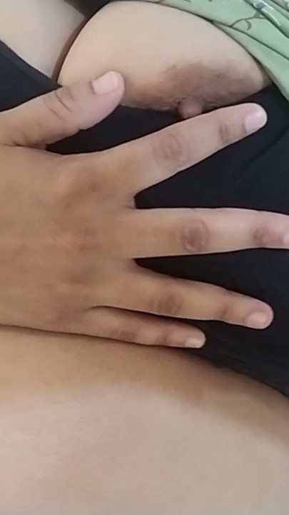 sauteli bahan sautele bhaee dvara pakri gee apni choot men ungli kar rahi hai, phir use phataaphat choda, hindi odiyo