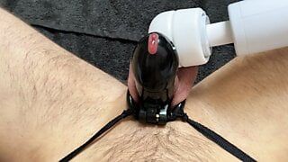 Chastity Cage, großer Cumshot