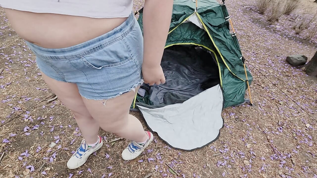 (censurado - cut - No People Around) Eu amo andar em público com porra no meu rosto e mostrar minha bunda enorme