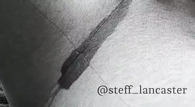 穿着我的紧身裤时脱衣服并弄湿了